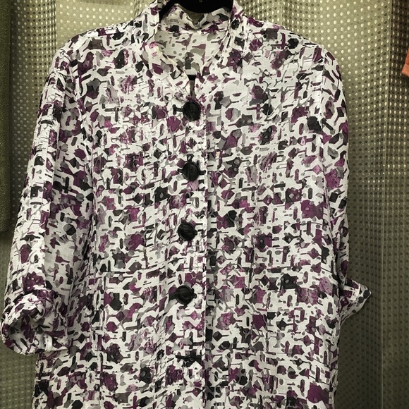 XL Assortment of Ladies XL Tops and Jackets - Picture 12 of 13